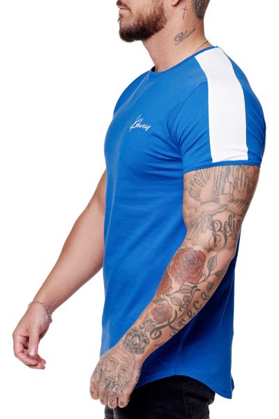 blå t-shirt för män