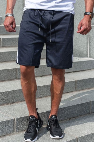 Mörkblå shorts med sidoremsor och dragkedjefickor