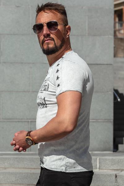 Vit tvättad t-shirt med tryck RUSTY NEAL