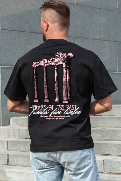 Oversize svart t-shirt med sammetsbroderi JERONE