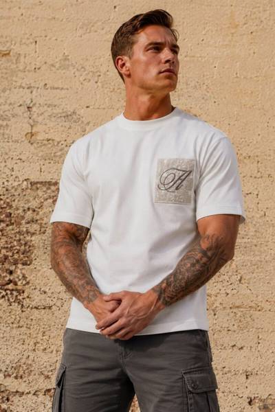 Vit t-shirt med tryck på ryggen JERONE Vit t-shirt med tryck på ryggen JERONE