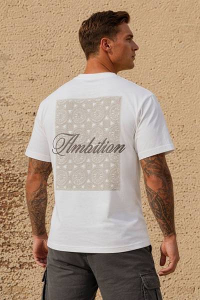 Vit t-shirt med tryck på ryggen JERONE Vit t-shirt med tryck på ryggen JERONE