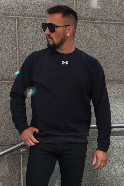 Svart sweatshirt UNDER ARMOUR